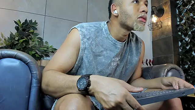B_Wild Webcam Show
