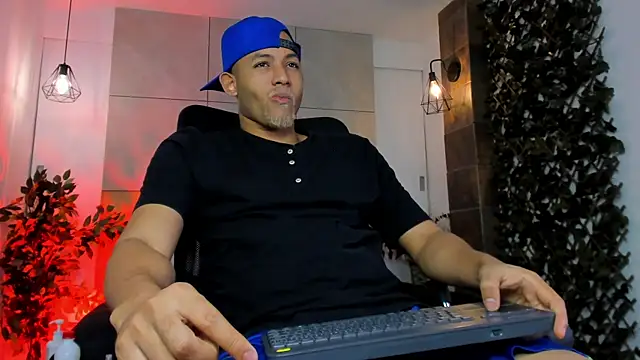 B_Wild Adlı Modelin Web Kamerası Şovu