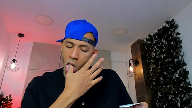 B_Wild Adlı Modelin Web Kamerası Şovu