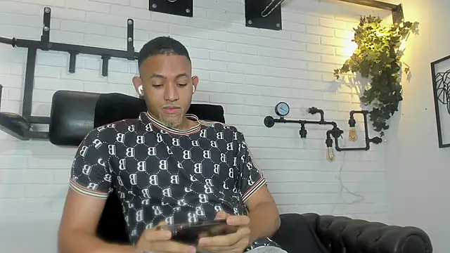 Show modela B_Wild na web-kameri