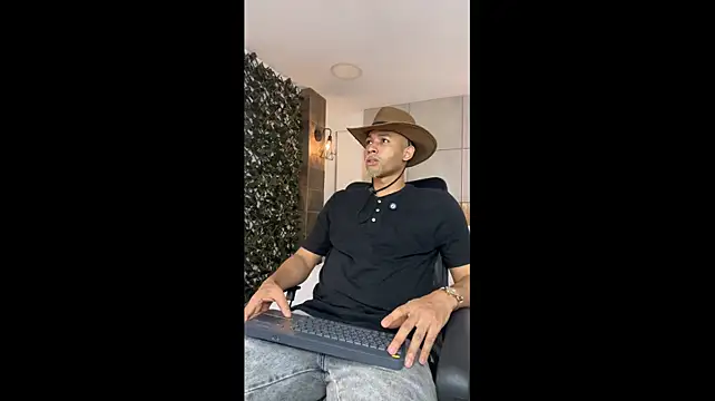 Czat XXX na żywo – B_Wild