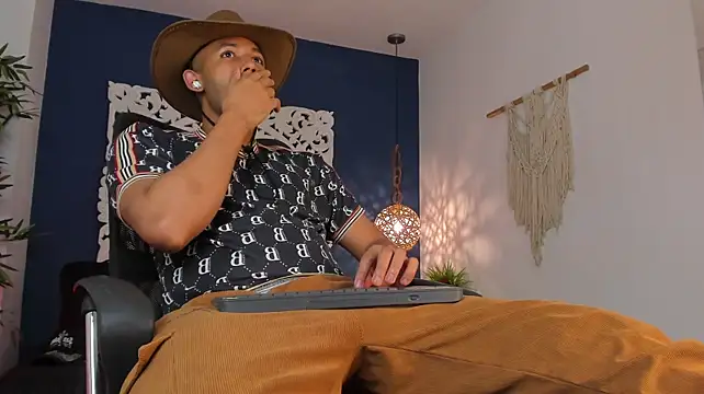 B_Wild webcam show