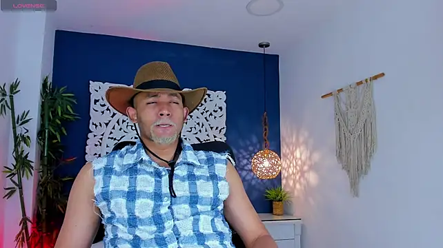 Show modela B_Wild na web-kameri