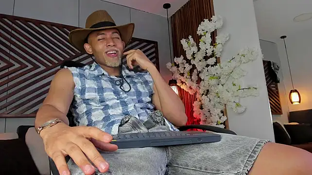 B_Wild Webcam show