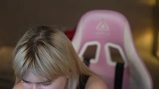 Ava_kiss054's Live Chat Room