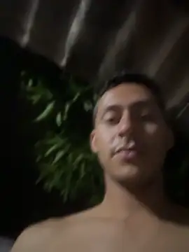 Boy_hot-: διαδικτυακό σόου στην κάμερα