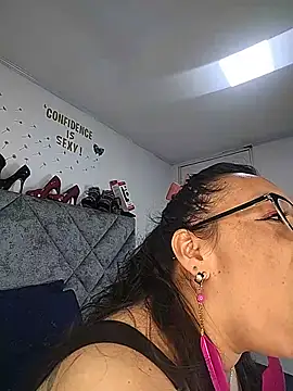 Shantey_Laurent élő XXX-chatje
