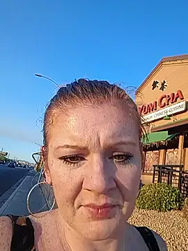 nakedgarbageperson's Live XXX Chat