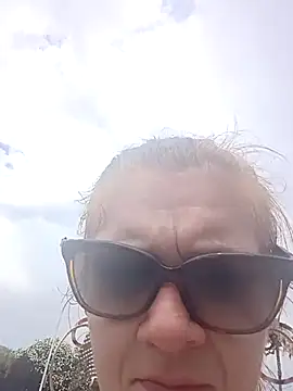 nakedgarbageperson's Live XXX Chat