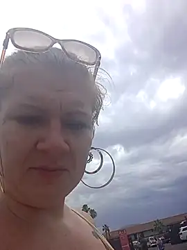 nakedgarbageperson's Live XXX Chat