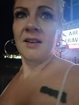nakedgarbageperson's Live XXX Chat