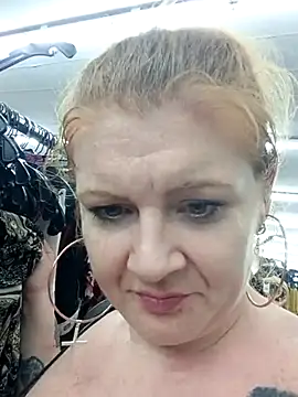 nakedgarbageperson: διαδικτυακό σόου στην κάμερα