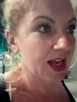 nakedgarbageperson's Live XXX Chat
