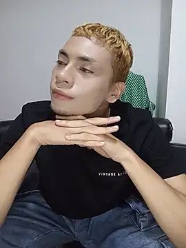 Webkamerová show NekoboiPetiole