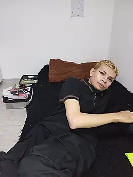 NekoboiPetiole Show in webcam