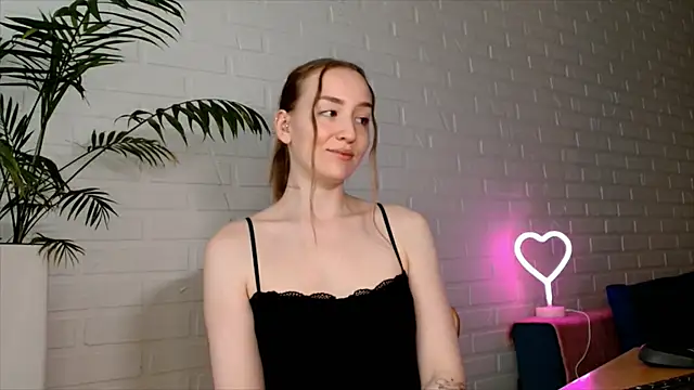 WhitePrincessLuna's Live XXX Chat