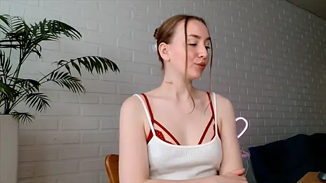 WhitePrincessLuna's Live XXX Chat