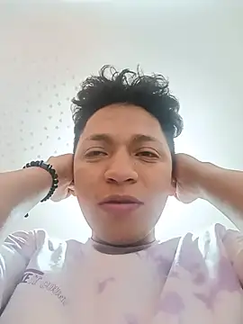 Max_463111 Show in webcam