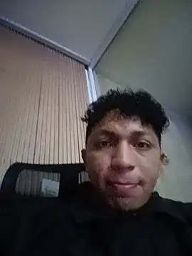 Show modela Max_463111 na web-kameri