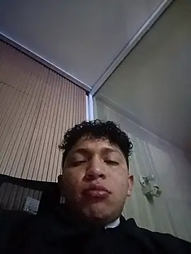 Show modela Max_463111 na web-kameri