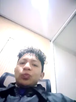Max_463111 Pertunjukan Webcam