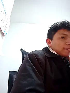 Show modela Max_463111 na web-kameri