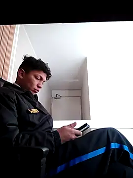 Max_463111 Show in webcam