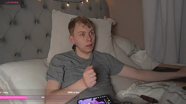 Show modela scottishtwink01 na web-kameri