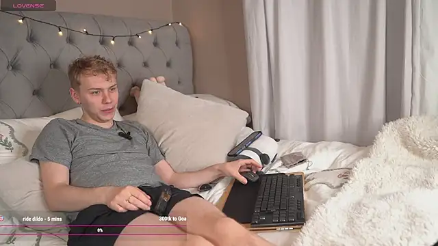 scottishtwink01 Show in webcam