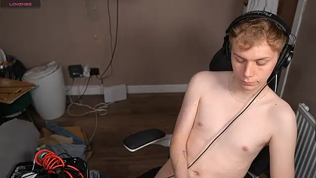 scottishtwink01 Show in webcam