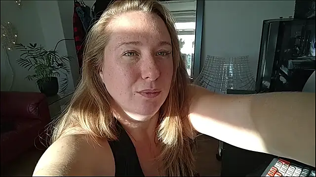 MazySunny Adlı Modelin Canlı XXX Sohbeti