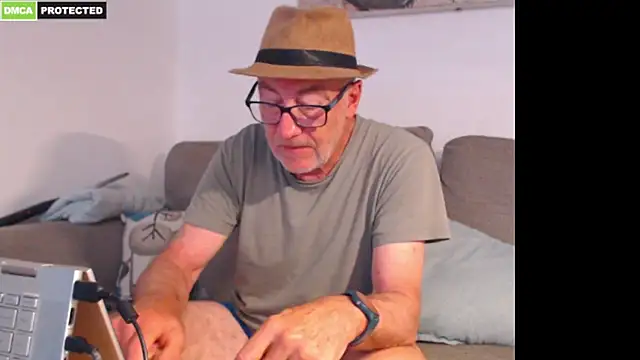 bluedae1 Show in webcam