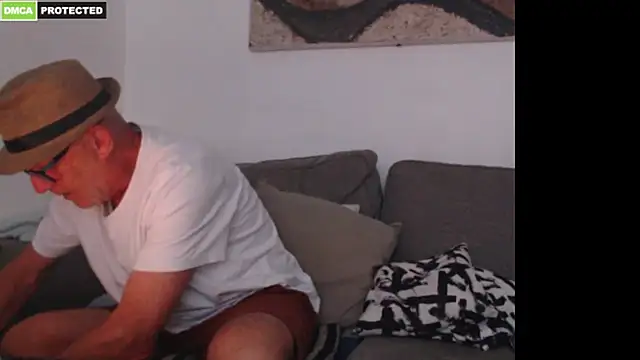 bluedae1 Show in webcam