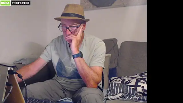 bluedae1 Show in webcam
