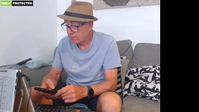 bluedae1 Show in webcam