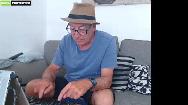 Show modela bluedae1 na web-kameri