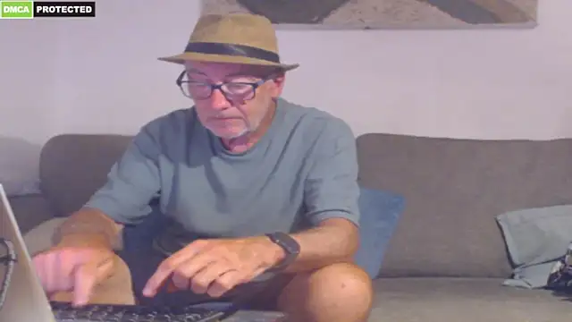 bluedae1's Webcam Show
