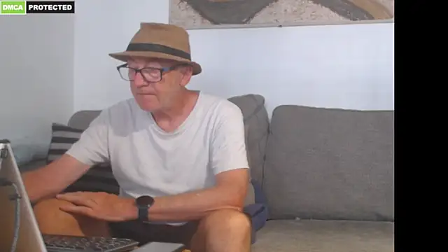 bluedae1 Show in webcam