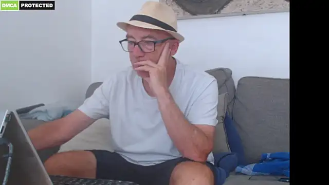 הופעת וובקאם של bluedae1