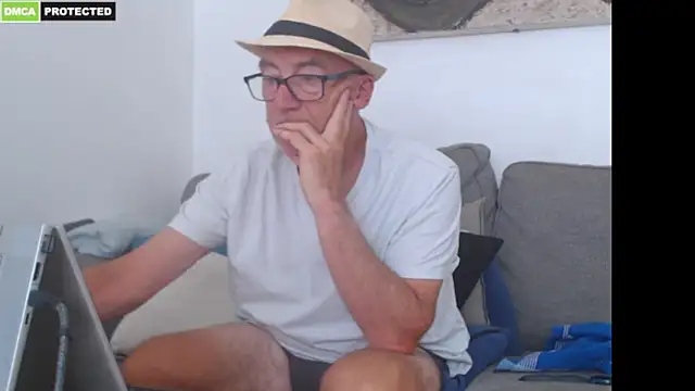 bluedae1 Show in webcam