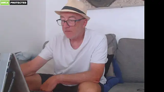 bluedae1 Show in webcam