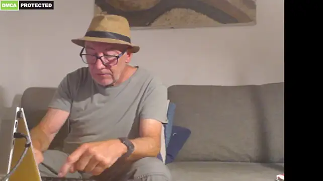 bluedae1 Show in webcam