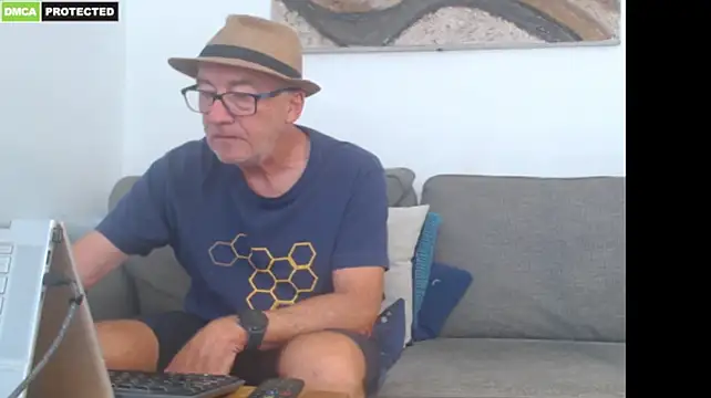 bluedae1 Show in webcam