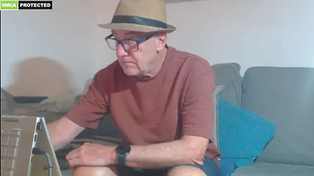 bluedae1 Show in webcam