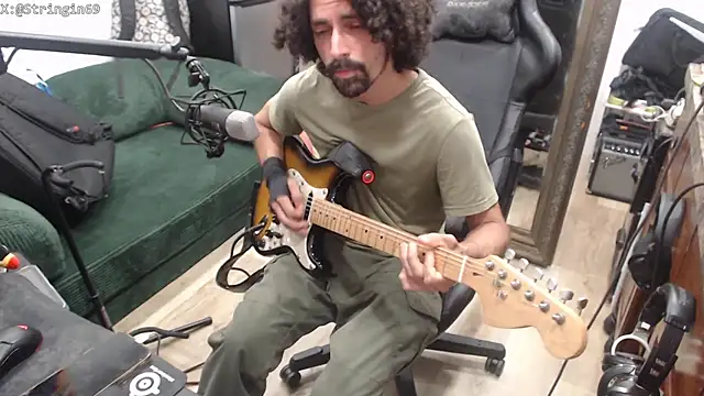 Stringin69 Show in webcam