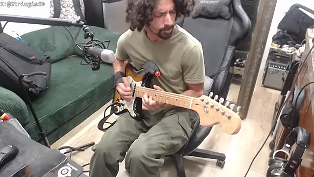 Stringin69 Show in webcam