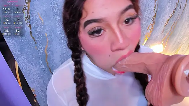 mia_cataleiya: διαδικτυακό σόου στην κάμερα