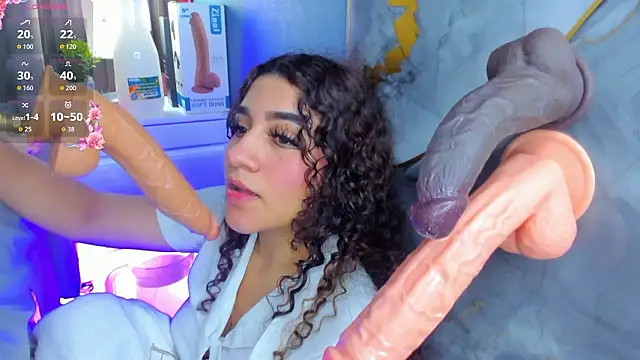 mia_cataleiya: διαδικτυακό σόου στην κάμερα