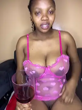 Pokazy przed kamerką – MilfBoobsxx
