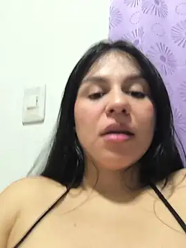 Daniela-rosee: онлайн-секс-чат